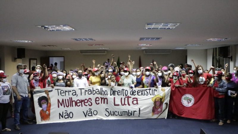 Governadora recebe representação de 40 Mulheres do MST