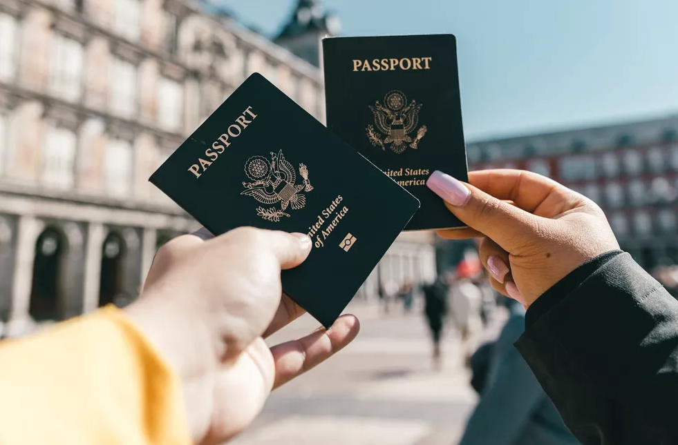 Passaportes dos EUA terão opção “X” para pessoas trans e não-binárias