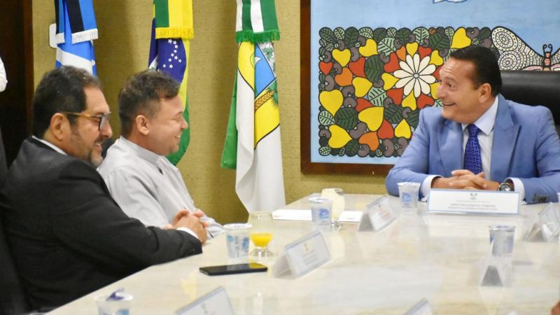 Imagem peregrina de Senhora Sant´Ana visita sede do Legislativo Potiguar