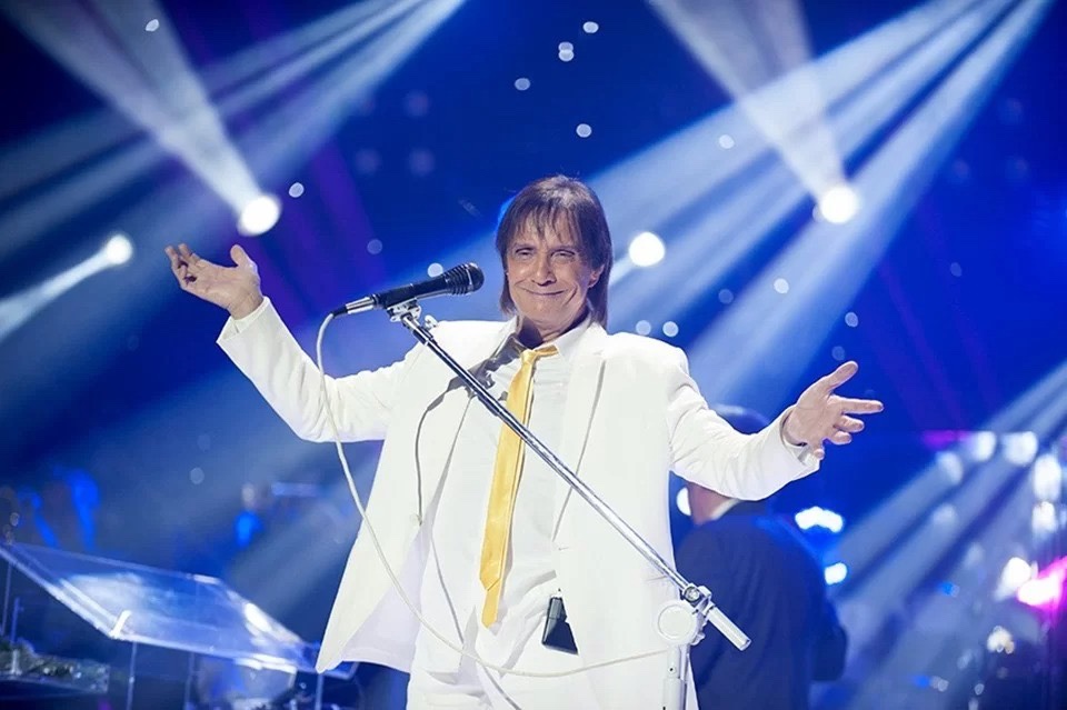 Roberto Carlos faz show em Natal  e presenteia no dia 14 de novembro