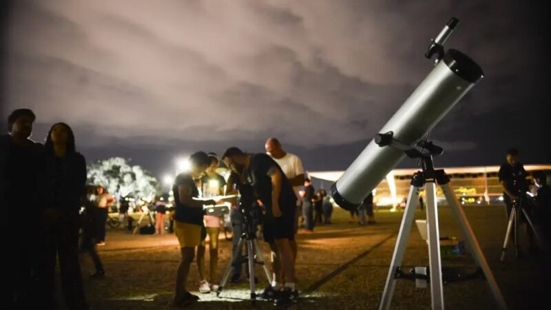 Cometa que passará perto da Terra poderá ser visto no Brasil; entenda