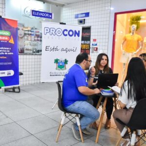 Comissão de Defesa do Consumidor promove ação pré-Black Friday no Shopping 10