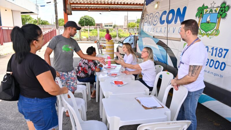 Dia do Consumidor: Procon Legislativo realiza ação no Shopping 10